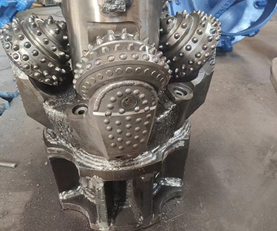 天井鉆機法在超深井筒建設中遇到的導孔偏斜問題 天井鉆機法在超深井筒建設中遇到的導孔偏斜問題