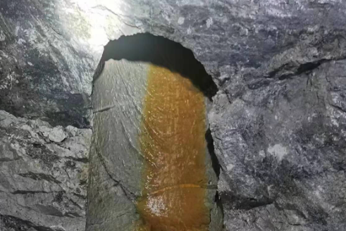 礦山術語：瓦斯抽放、通風  充填、排水、通風、溜礦、安全通道