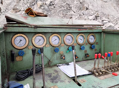 4000L天井鉆機成孔直徑可達4.5米 4000L天井鉆機成孔直徑可達4.5米